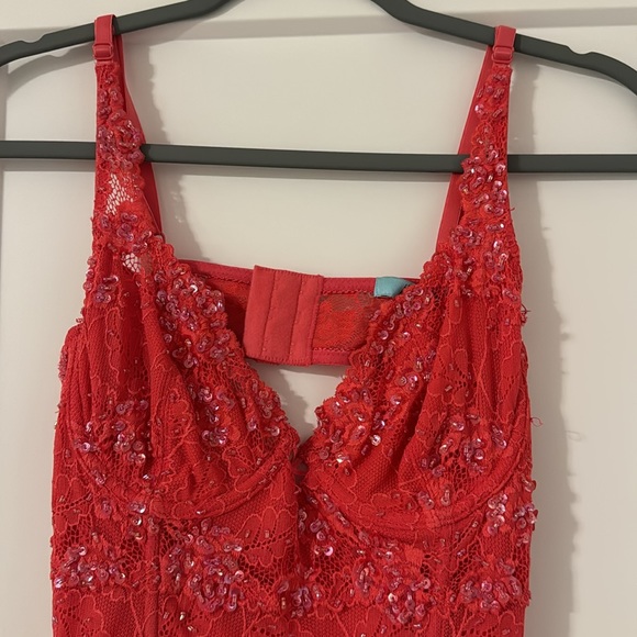 Lace and sequin dress - Picture 4 of 5